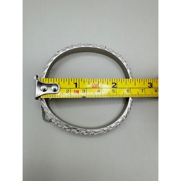 Vintage Crown Trifari Brushed Silver Tone Feathers Hinged Bracelet - Picture 12 of 12